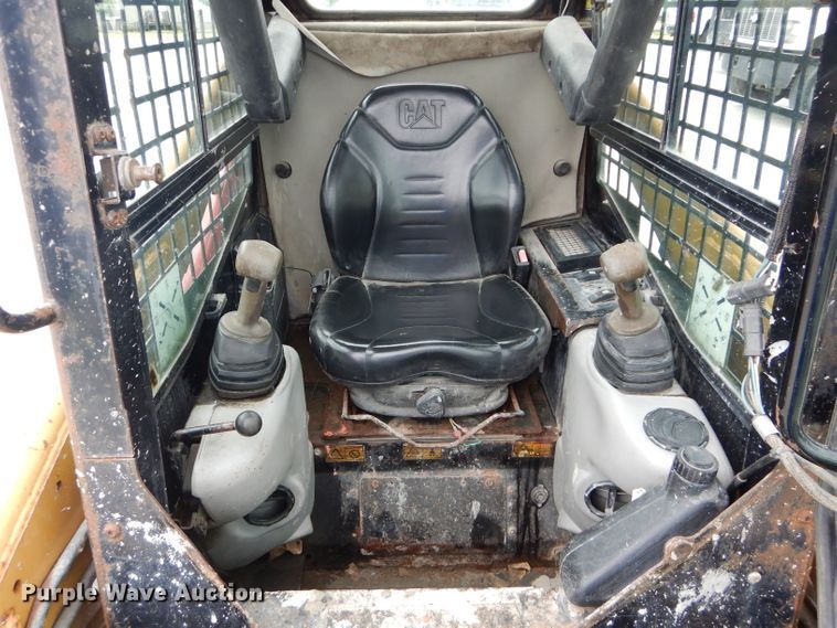 image for item GW9107 2004 Caterpillar 226B  skid steer loader