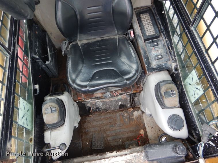 image for item GW9107 2004 Caterpillar 226B  skid steer loader