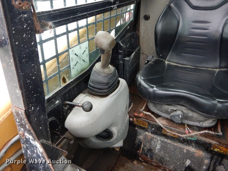 image for item GW9107 2004 Caterpillar 226B  skid steer loader