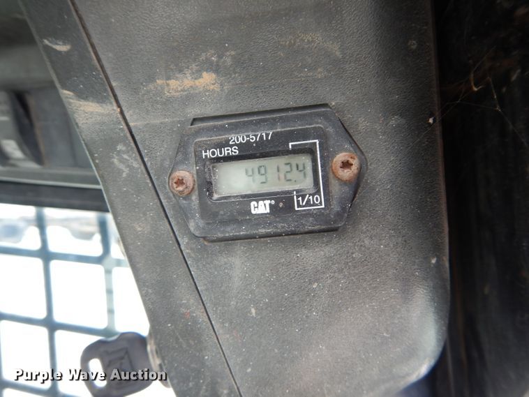 image for item GW9107 2004 Caterpillar 226B  skid steer loader