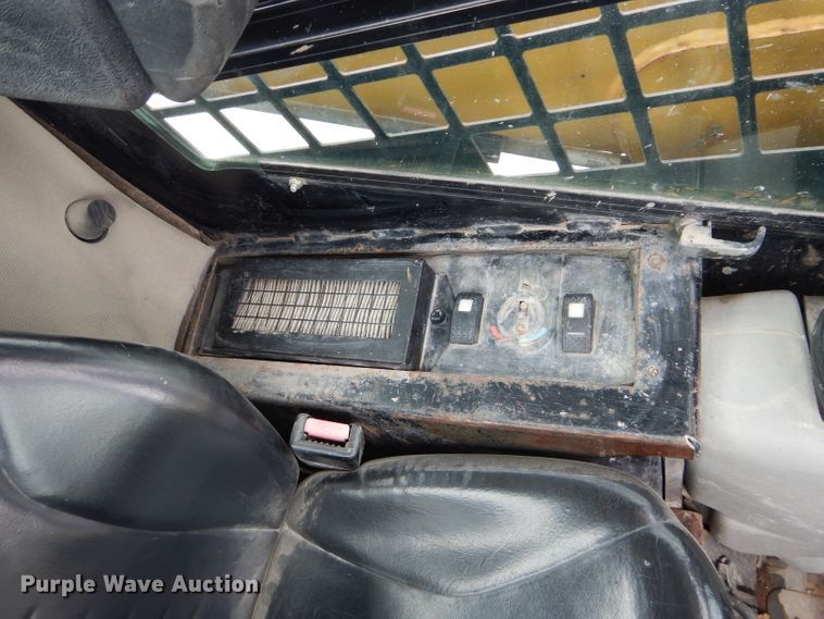 image for item GW9107 2004 Caterpillar 226B  skid steer loader