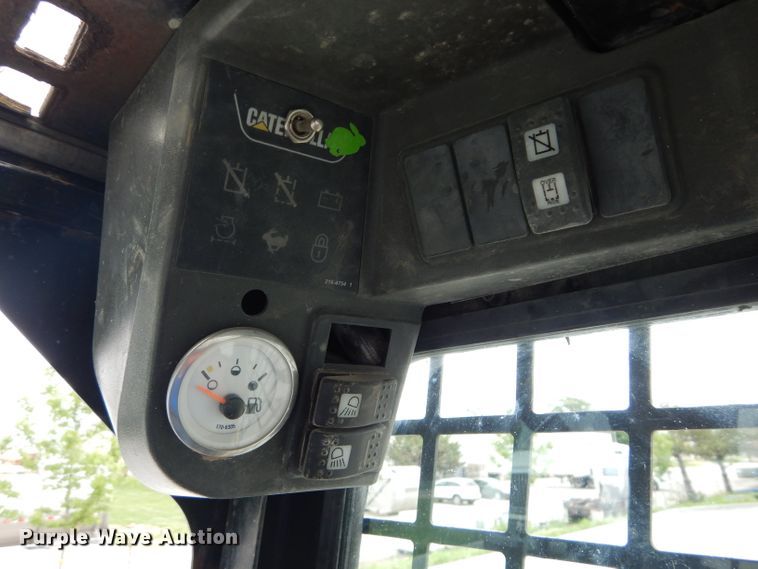 image for item GW9107 2004 Caterpillar 226B  skid steer loader