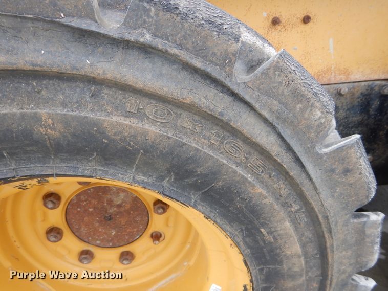 image for item GW9107 2004 Caterpillar 226B  skid steer loader