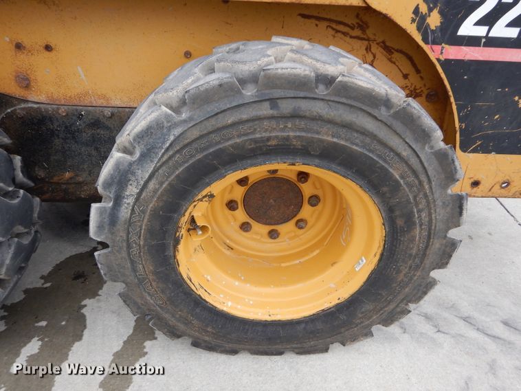 image for item GW9107 2004 Caterpillar 226B  skid steer loader