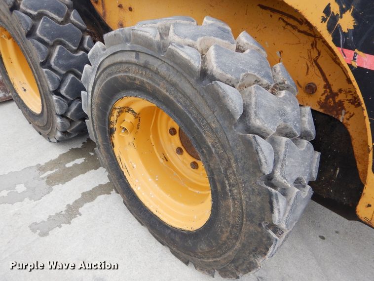 image for item GW9107 2004 Caterpillar 226B  skid steer loader