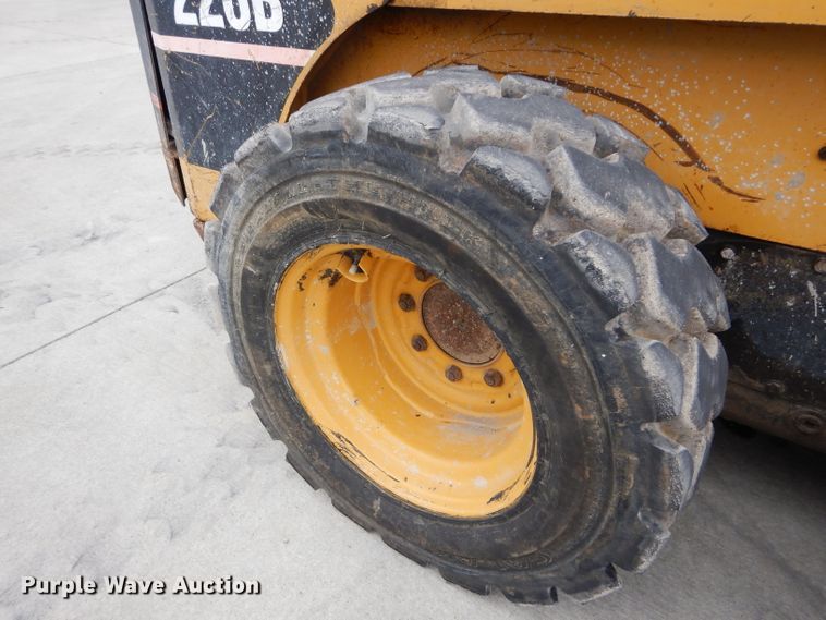 image for item GW9107 2004 Caterpillar 226B  skid steer loader