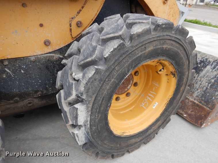 image for item GW9107 2004 Caterpillar 226B  skid steer loader
