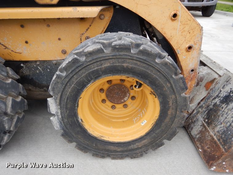 image for item GW9107 2004 Caterpillar 226B  skid steer loader