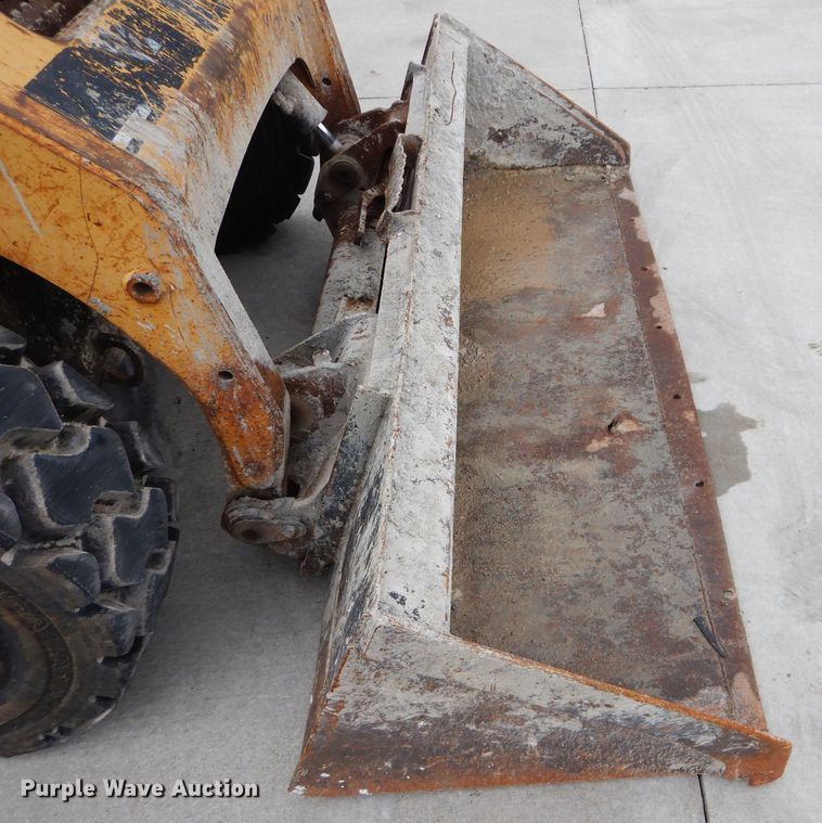 image for item GW9107 2004 Caterpillar 226B  skid steer loader