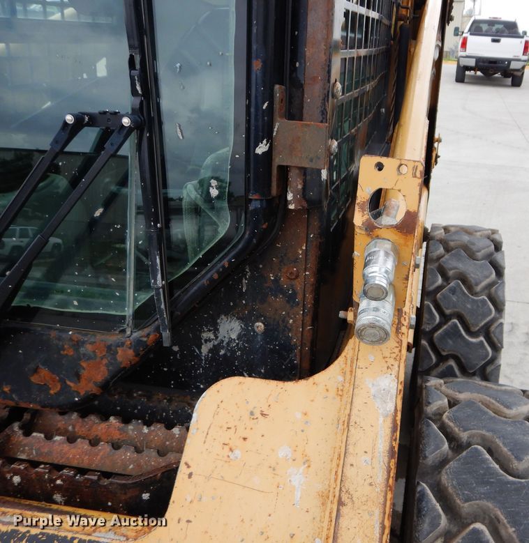 image for item GW9107 2004 Caterpillar 226B  skid steer loader