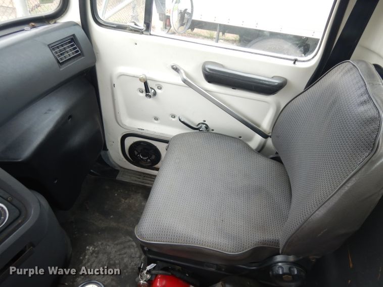 image for item GW9118 1995 Ford L9000  roll-off container truck