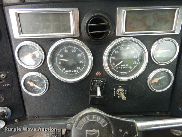 image for item GW9118 1995 Ford L9000  roll-off container truck