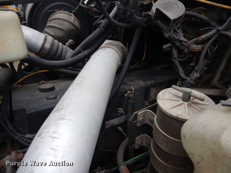 image for item GW9118 1995 Ford L9000  roll-off container truck