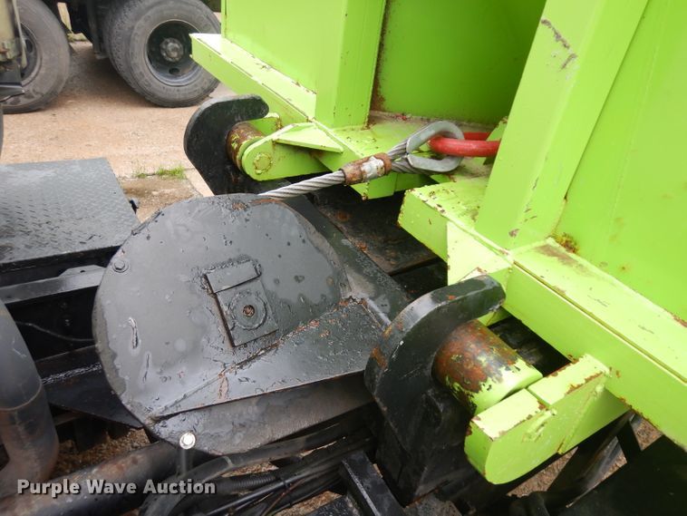 image for item GW9118 1995 Ford L9000  roll-off container truck