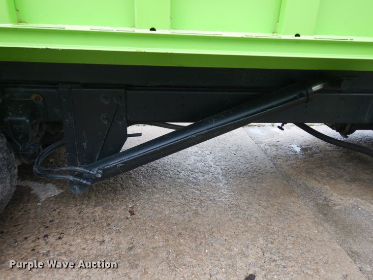 image for item GW9118 1995 Ford L9000  roll-off container truck