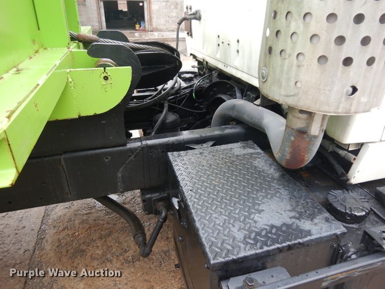 image for item GW9118 1995 Ford L9000  roll-off container truck