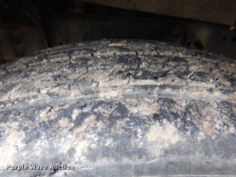 image for item GW9118 1995 Ford L9000  roll-off container truck