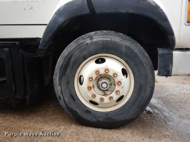 image for item GW9118 1995 Ford L9000  roll-off container truck