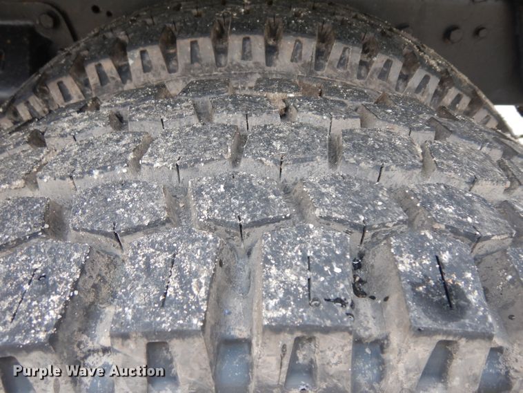 image for item GW9118 1995 Ford L9000  roll-off container truck