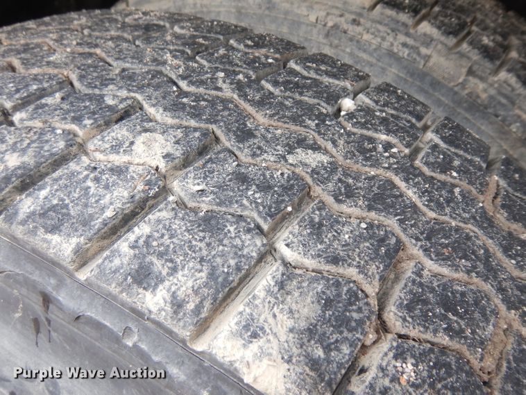 image for item GW9118 1995 Ford L9000  roll-off container truck