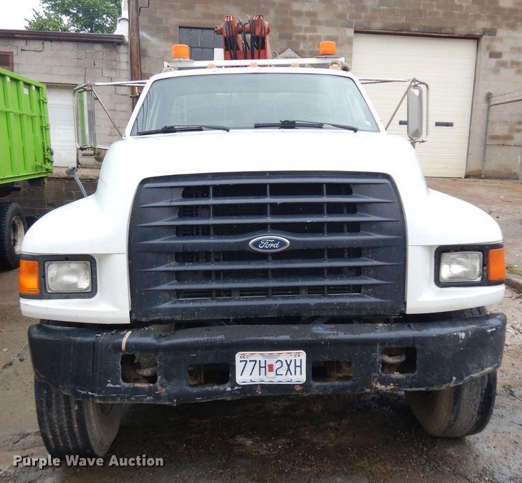 image for item GW9119 1999 Ford F800 dump truck with crane