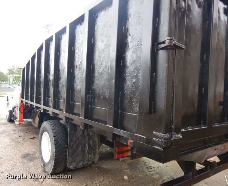 image for item GW9119 1999 Ford F800 dump truck with crane