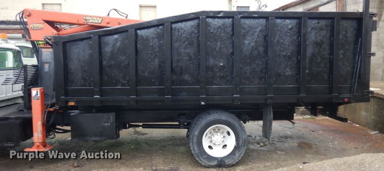 image for item GW9119 1999 Ford F800 dump truck with crane