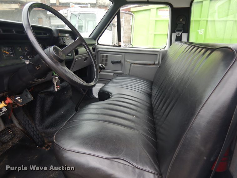 image for item GW9119 1999 Ford F800 dump truck with crane