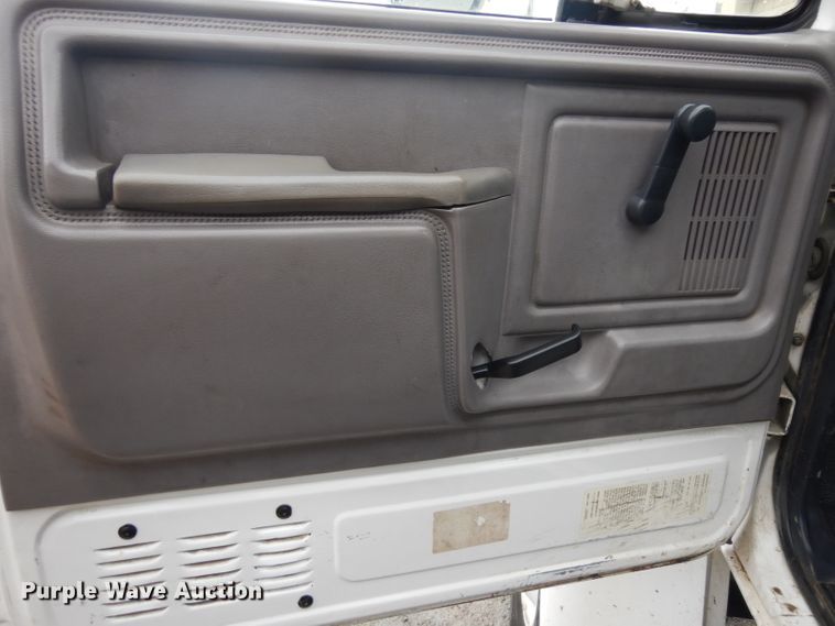 image for item GW9119 1999 Ford F800 dump truck with crane