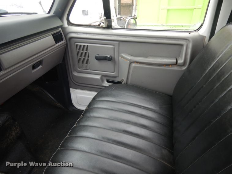 image for item GW9119 1999 Ford F800 dump truck with crane