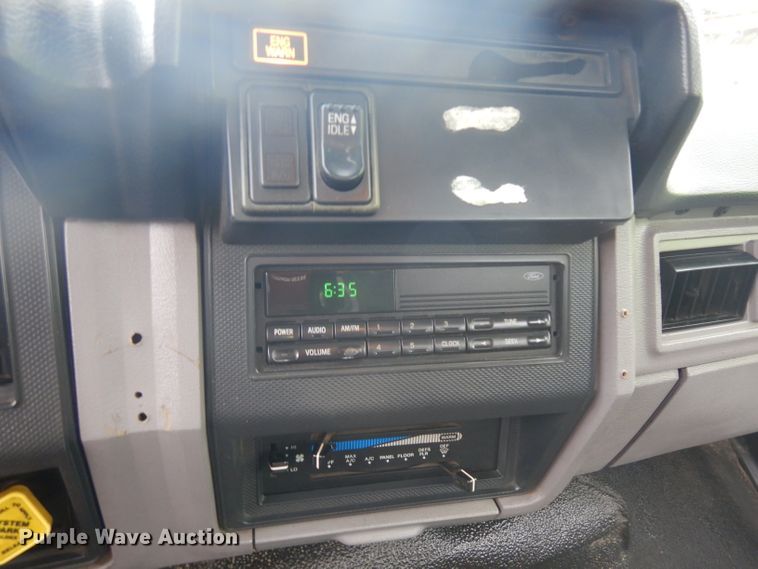 image for item GW9119 1999 Ford F800 dump truck with crane