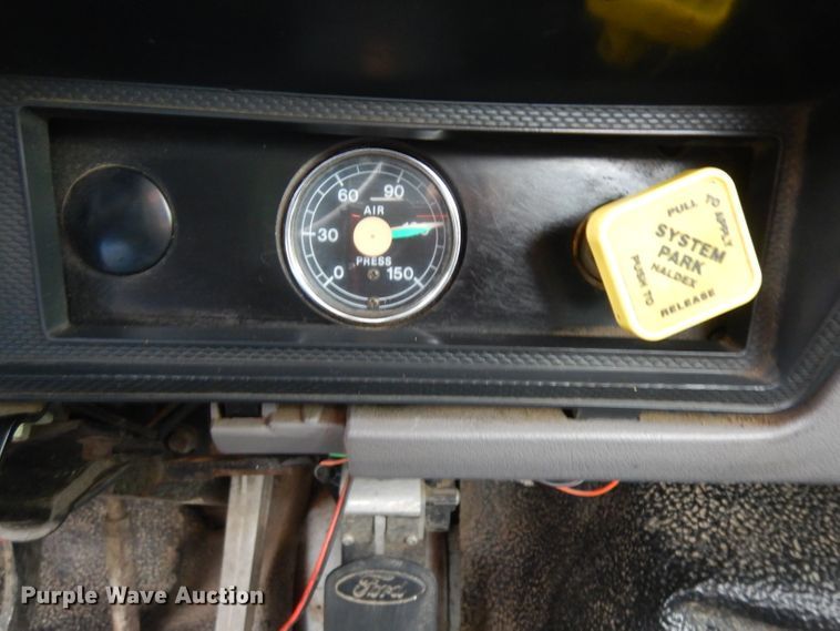 image for item GW9119 1999 Ford F800 dump truck with crane