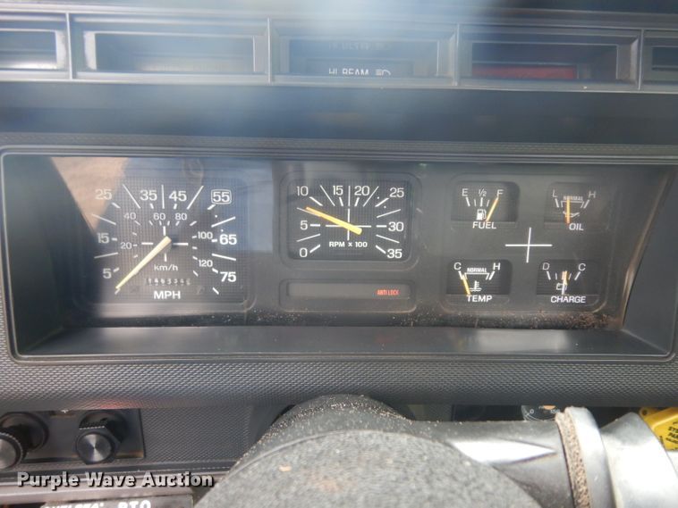 image for item GW9119 1999 Ford F800 dump truck with crane