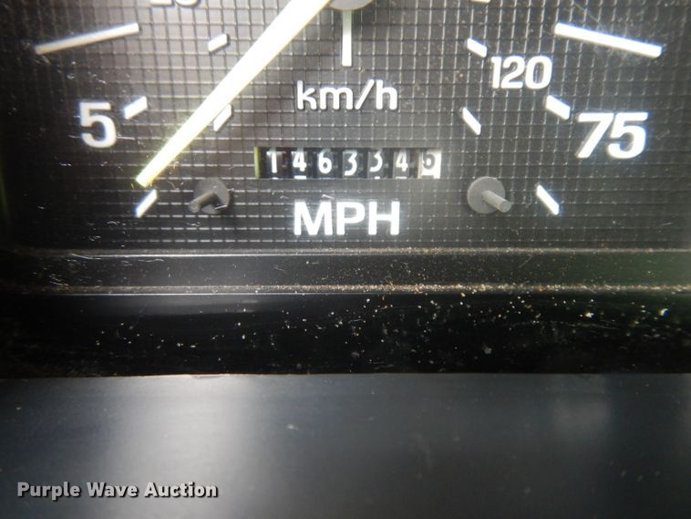 image for item GW9119 1999 Ford F800 dump truck with crane