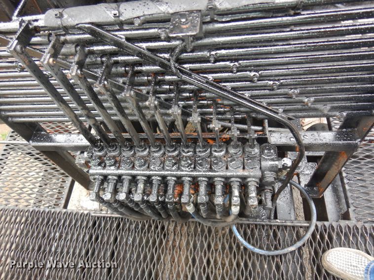 image for item GW9119 1999 Ford F800 dump truck with crane