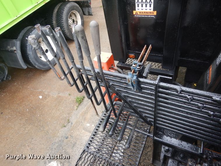 image for item GW9119 1999 Ford F800 dump truck with crane