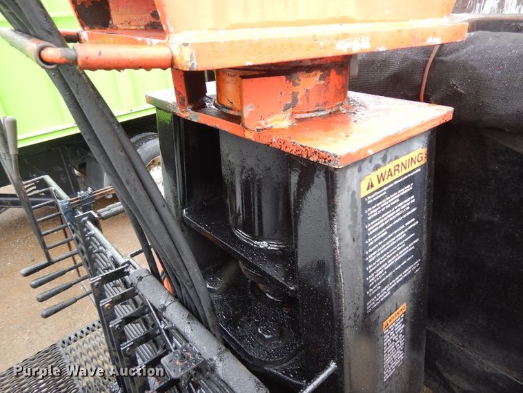 image for item GW9119 1999 Ford F800 dump truck with crane