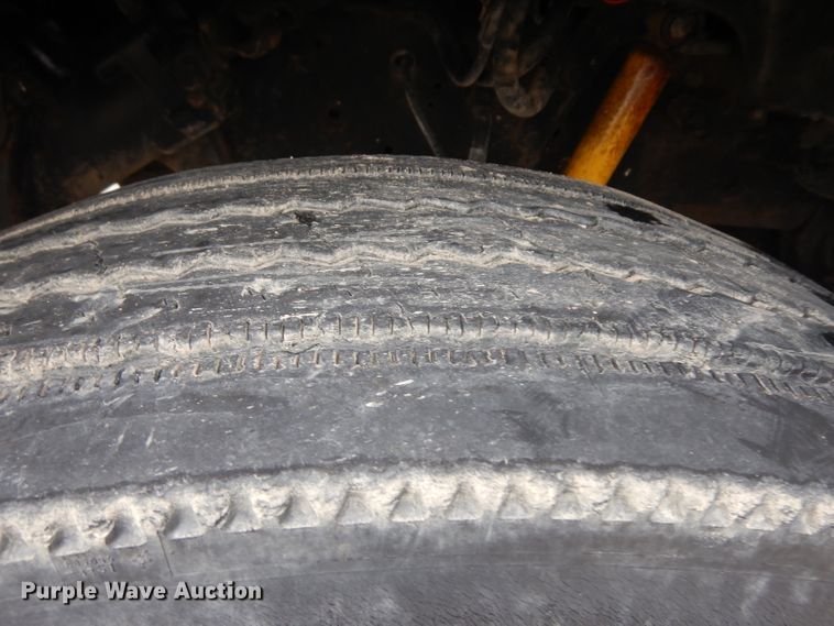 image for item GW9119 1999 Ford F800 dump truck with crane