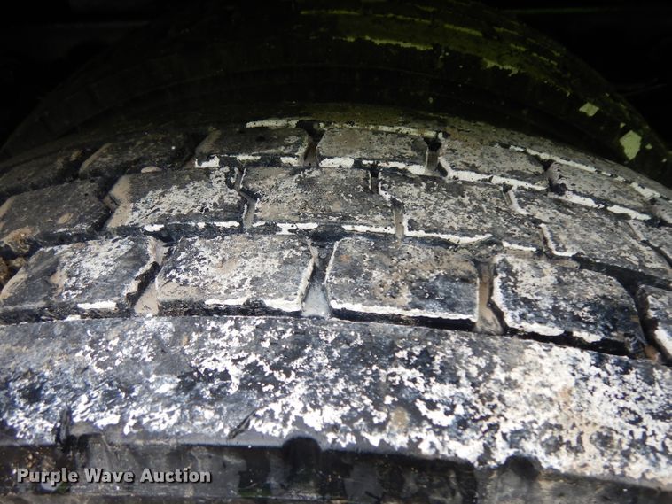 image for item GW9119 1999 Ford F800 dump truck with crane