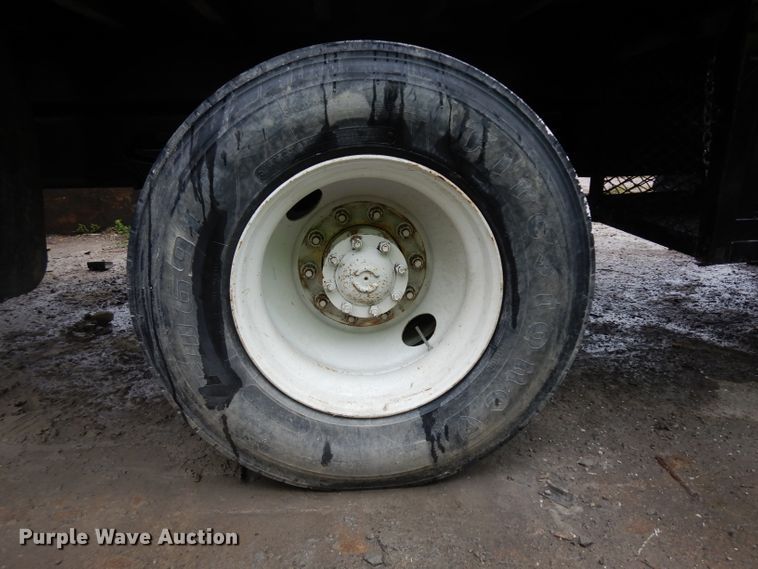 image for item GW9119 1999 Ford F800 dump truck with crane