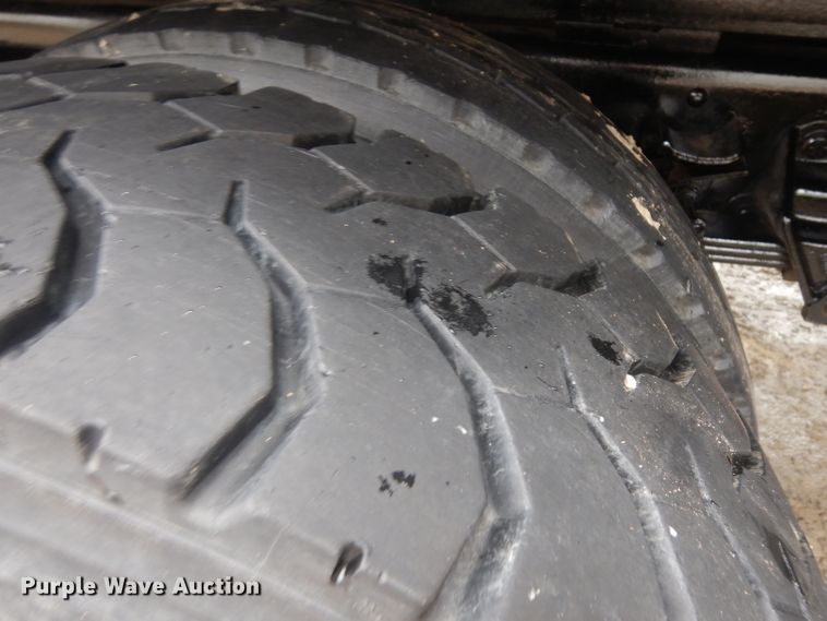 image for item GW9119 1999 Ford F800 dump truck with crane