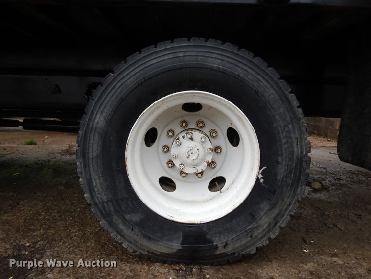 image for item GW9119 1999 Ford F800 dump truck with crane