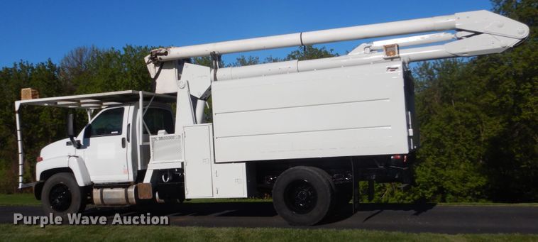 image for item GW9875 2003 Chevrolet C6500  forestery bucket truck