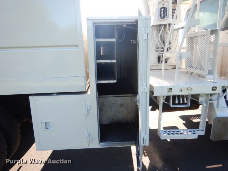 image for item GW9875 2003 Chevrolet C6500  forestery bucket truck