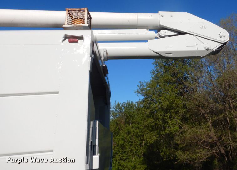 image for item GW9875 2003 Chevrolet C6500  forestery bucket truck