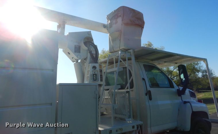 image for item GW9875 2003 Chevrolet C6500  forestery bucket truck