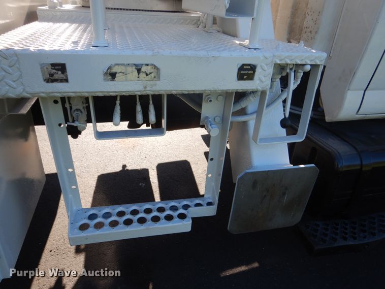 image for item GW9875 2003 Chevrolet C6500  forestery bucket truck