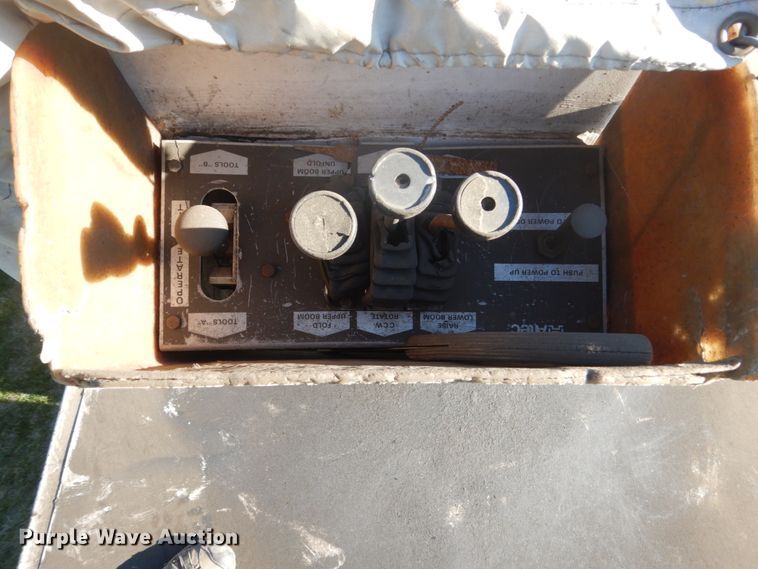 image for item GW9875 2003 Chevrolet C6500  forestery bucket truck