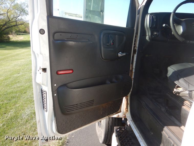 image for item GW9875 2003 Chevrolet C6500  forestery bucket truck