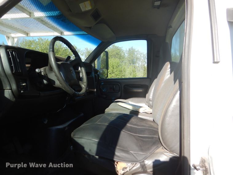 image for item GW9875 2003 Chevrolet C6500  forestery bucket truck